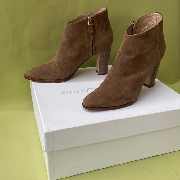 Vintage tan Manolo Blahnik suede leather booties in original box - Picture 6 of 16